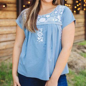 ANNISTON SHORT SLEEVED EMBROIDERED TOP - BLUE